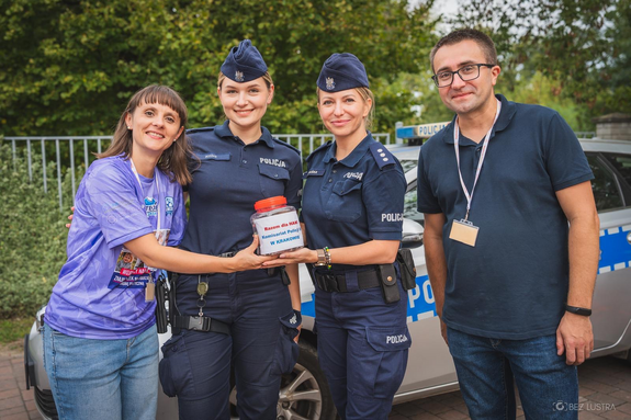 Policjantki z komisariatu włączyły się w zbiórkę dla chorej Hani